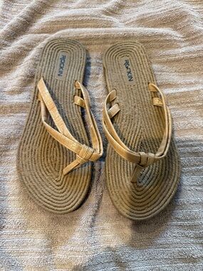 Rockin Metallic Gold Women's Braided Thong Sandals